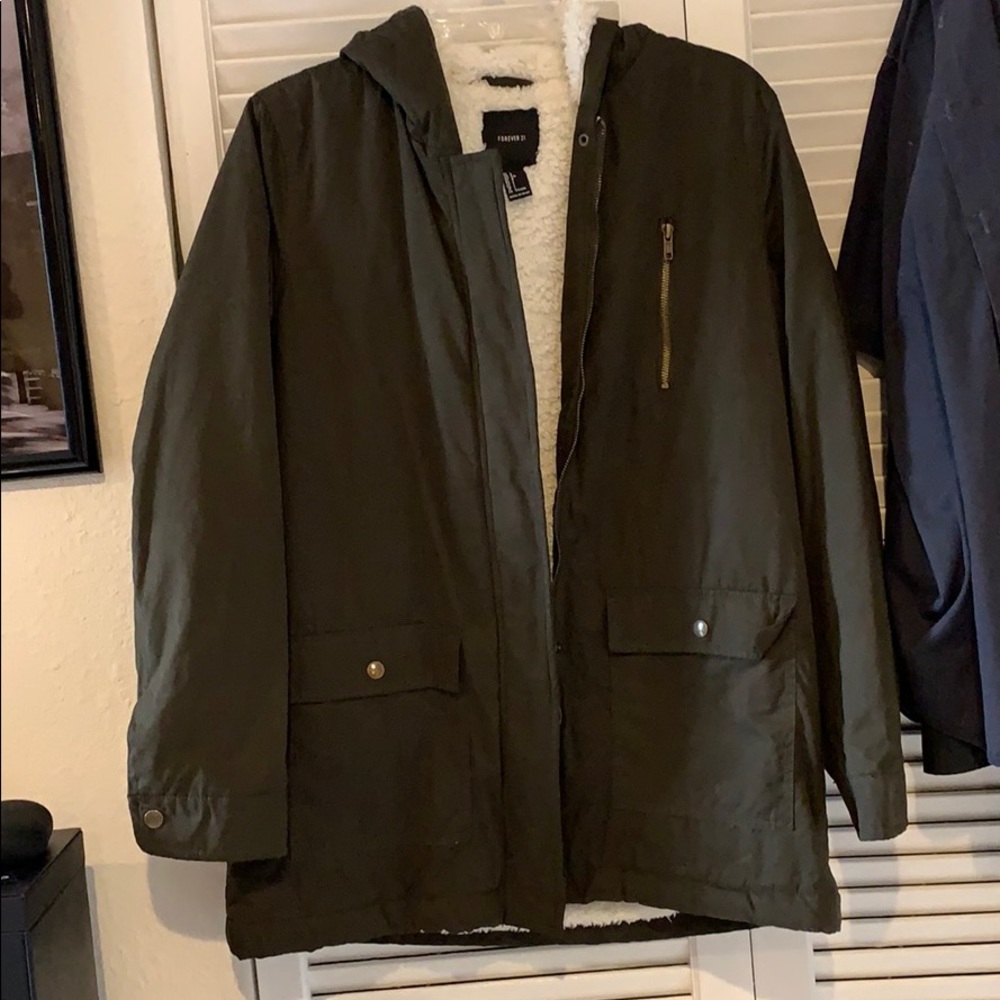 Sherpa lined parka with hood and pockets